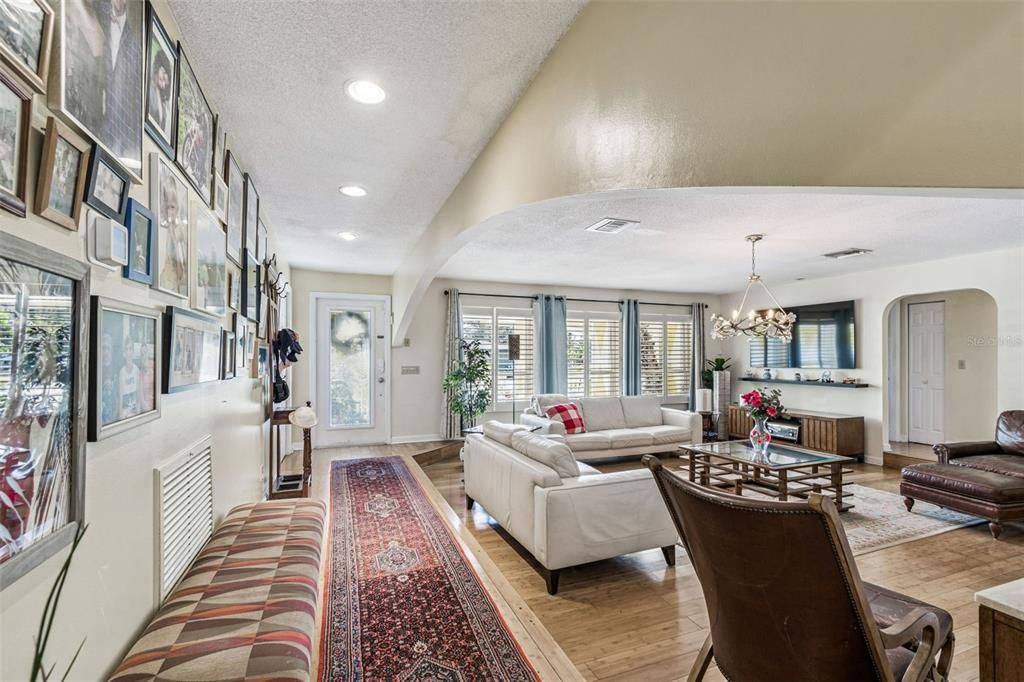 На продажу: $795,000 (3 спален, 2 ванн, 2206 Квадратных фут)