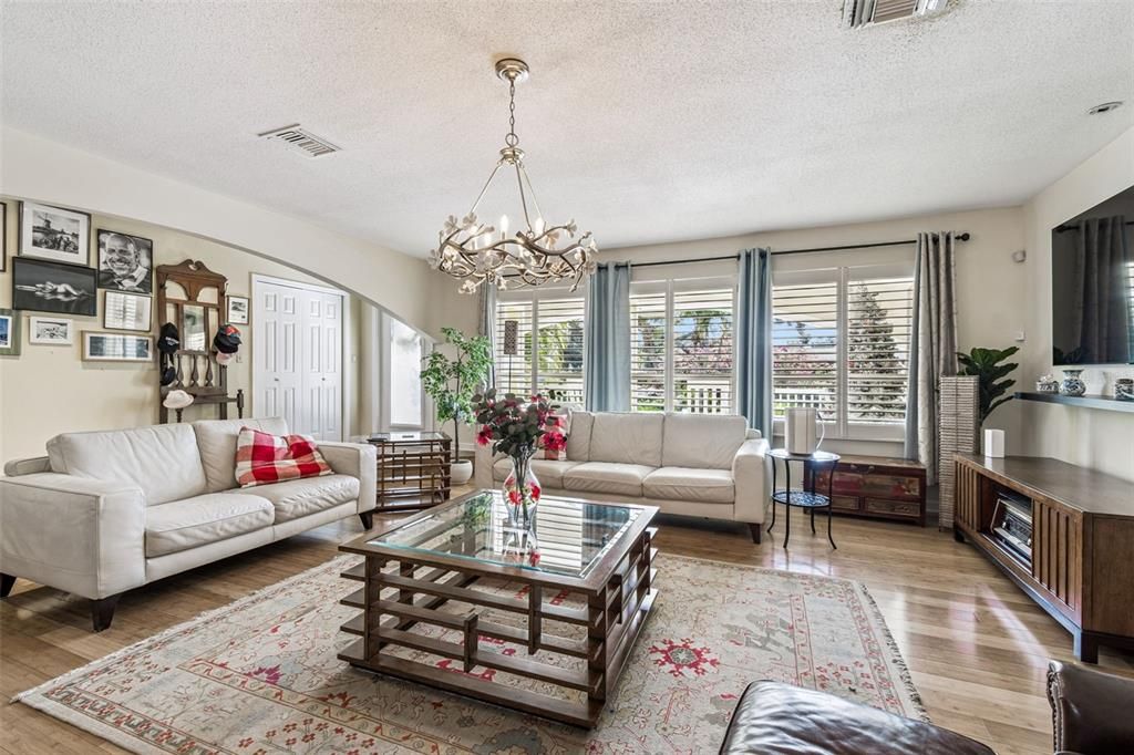 На продажу: $795,000 (3 спален, 2 ванн, 2206 Квадратных фут)