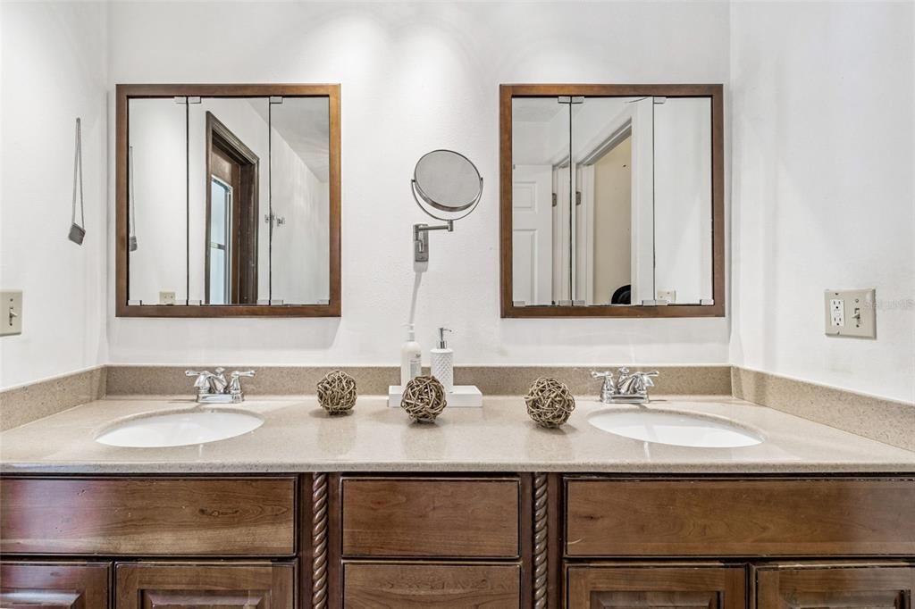 На продажу: $795,000 (3 спален, 2 ванн, 2206 Квадратных фут)