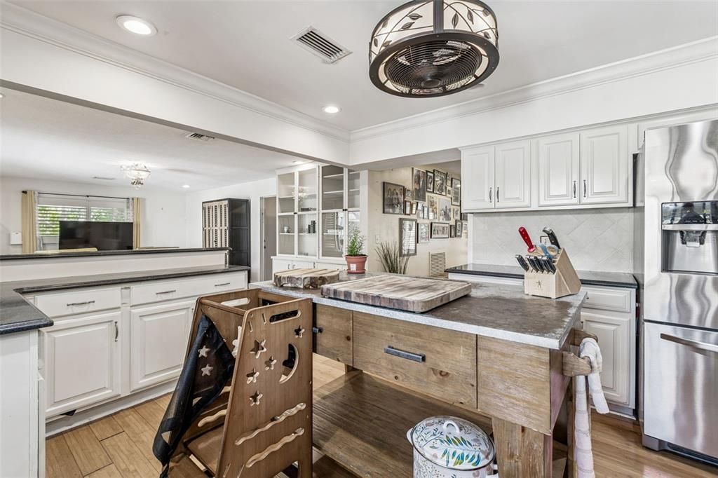 На продажу: $795,000 (3 спален, 2 ванн, 2206 Квадратных фут)