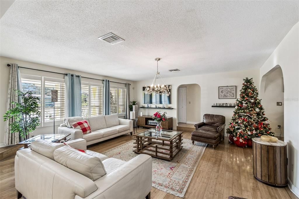 На продажу: $795,000 (3 спален, 2 ванн, 2206 Квадратных фут)