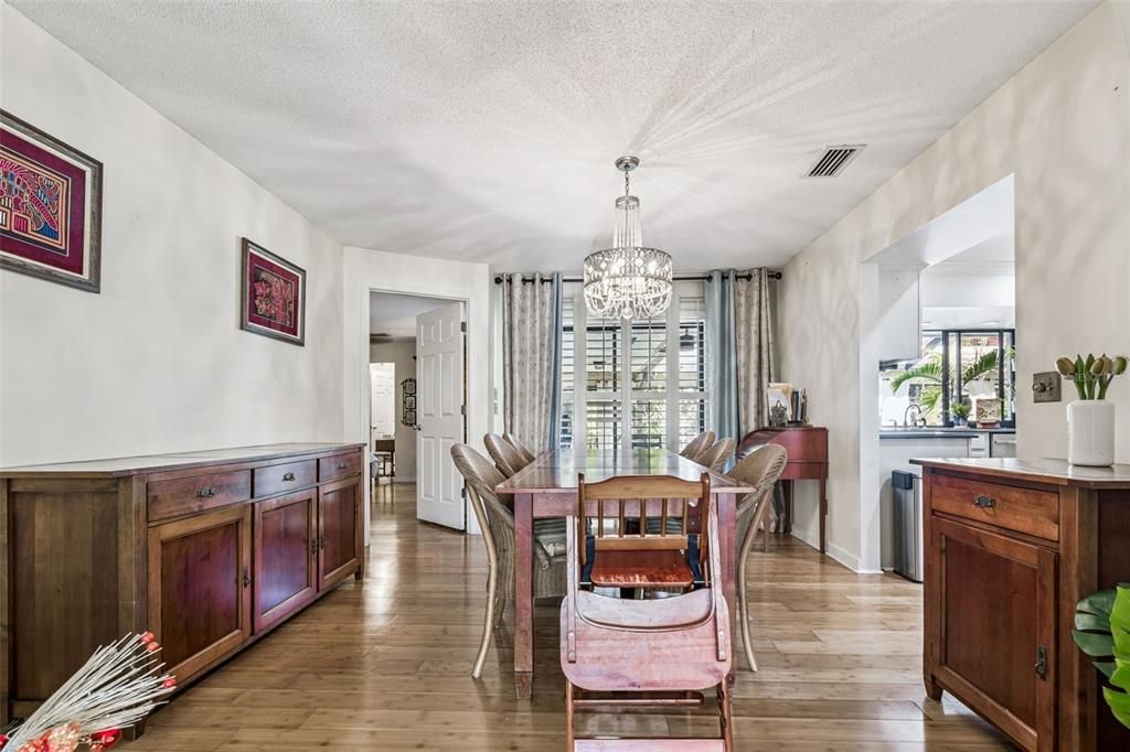 На продажу: $795,000 (3 спален, 2 ванн, 2206 Квадратных фут)