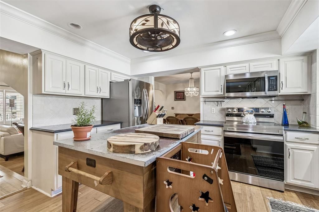 На продажу: $795,000 (3 спален, 2 ванн, 2206 Квадратных фут)