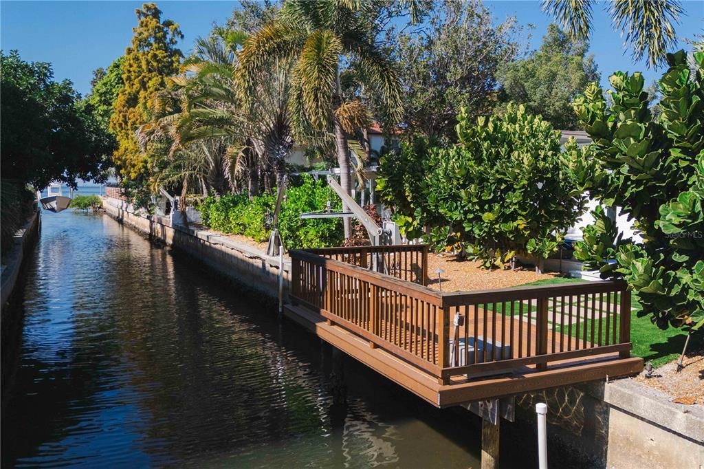 For Sale: $1,250,000 (3 beds, 3 baths, 2494 Square Feet)