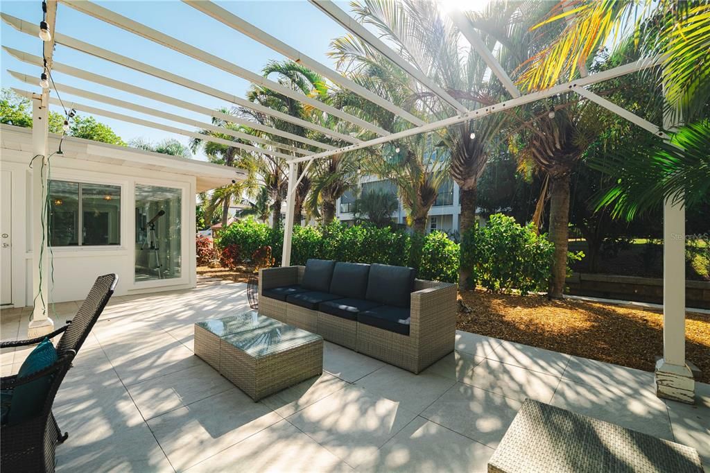 For Sale: $1,250,000 (3 beds, 3 baths, 2494 Square Feet)