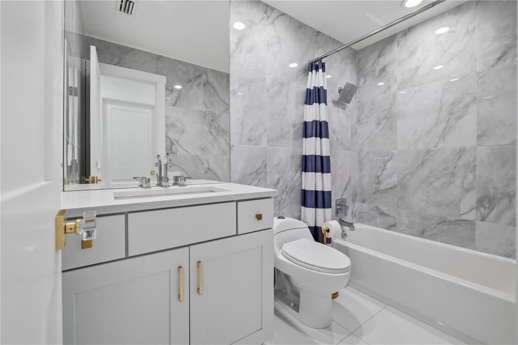 For Sale: $1,250,000 (3 beds, 3 baths, 2494 Square Feet)