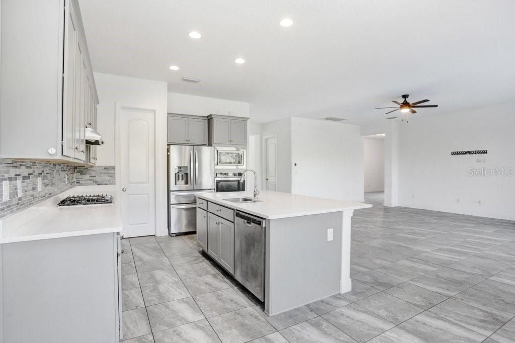 For Rent: $2,950 (3 beds, 2 baths, 2562 Square Feet)