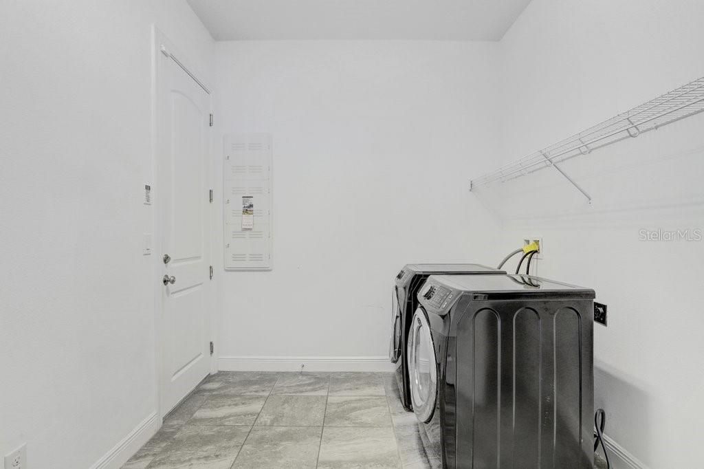 For Rent: $2,950 (3 beds, 2 baths, 2562 Square Feet)