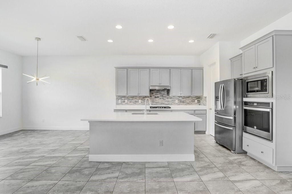 For Rent: $2,950 (3 beds, 2 baths, 2562 Square Feet)