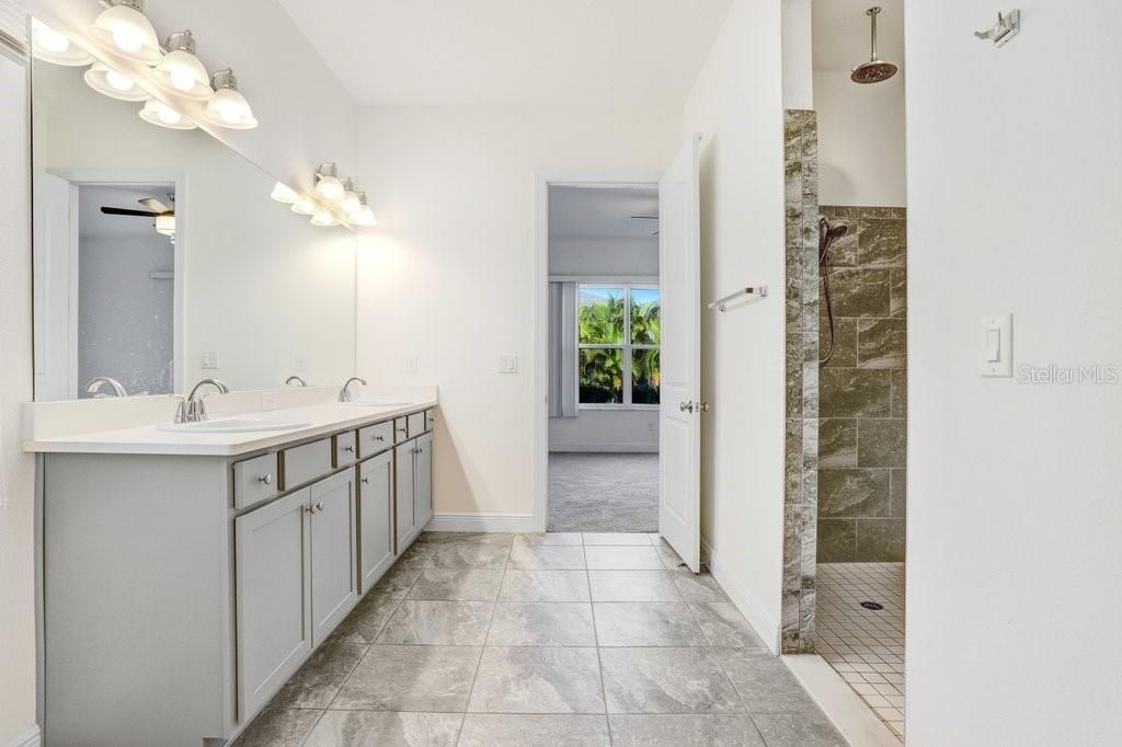 For Rent: $2,950 (3 beds, 2 baths, 2562 Square Feet)