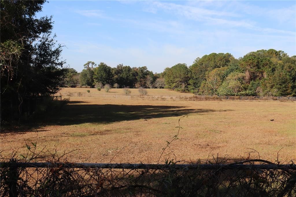 En Venta: $2,300,000 (44.43 acres)