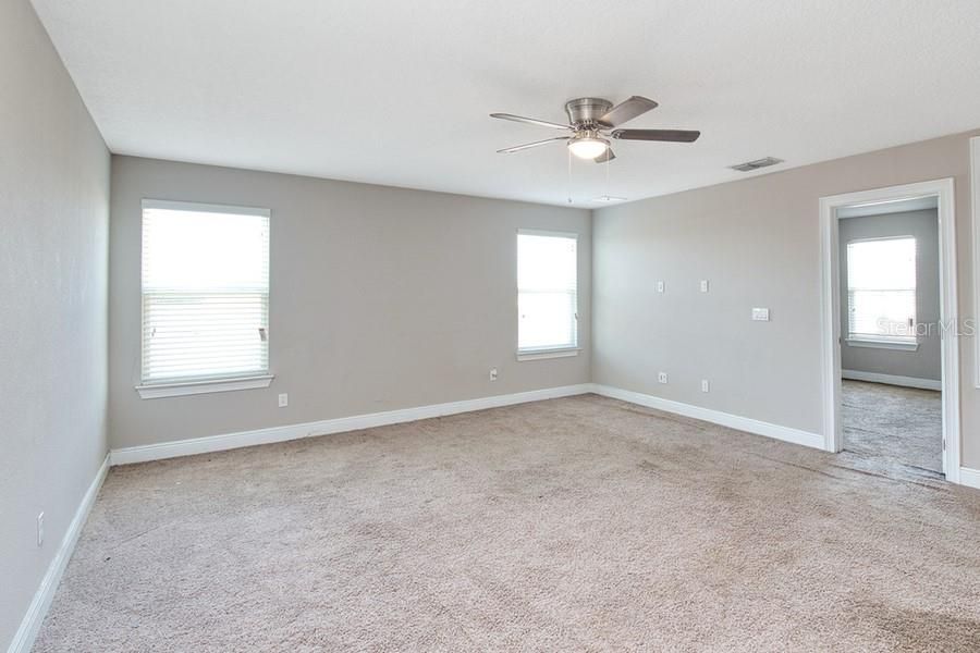 For Sale: $499,000 (4 beds, 2 baths, 2744 Square Feet)