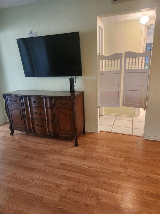 На продажу: $109,000 (1 спален, 1 ванн, 669 Квадратных фут)