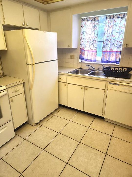 На продажу: $109,000 (1 спален, 1 ванн, 669 Квадратных фут)