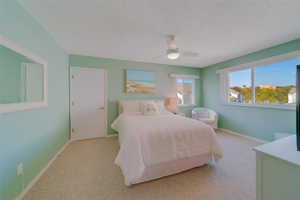 For Rent: $5,500 (3 beds, 3 baths, 1616 Square Feet)