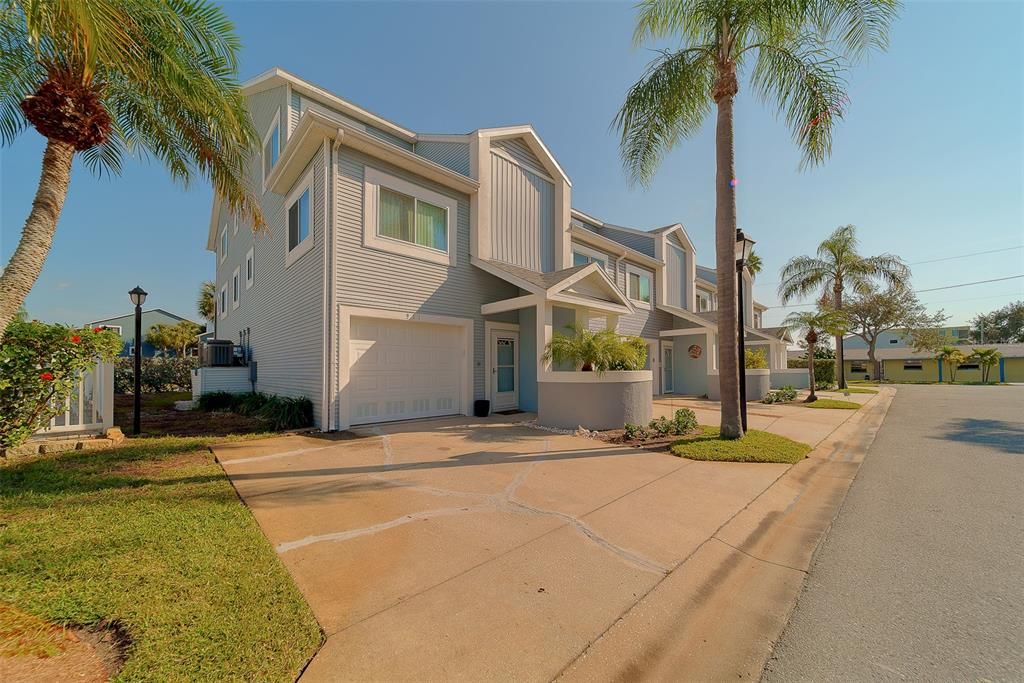 For Rent: $5,500 (3 beds, 3 baths, 1616 Square Feet)