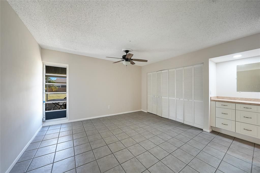 For Sale: $210,000 (3 beds, 2 baths, 1282 Square Feet)