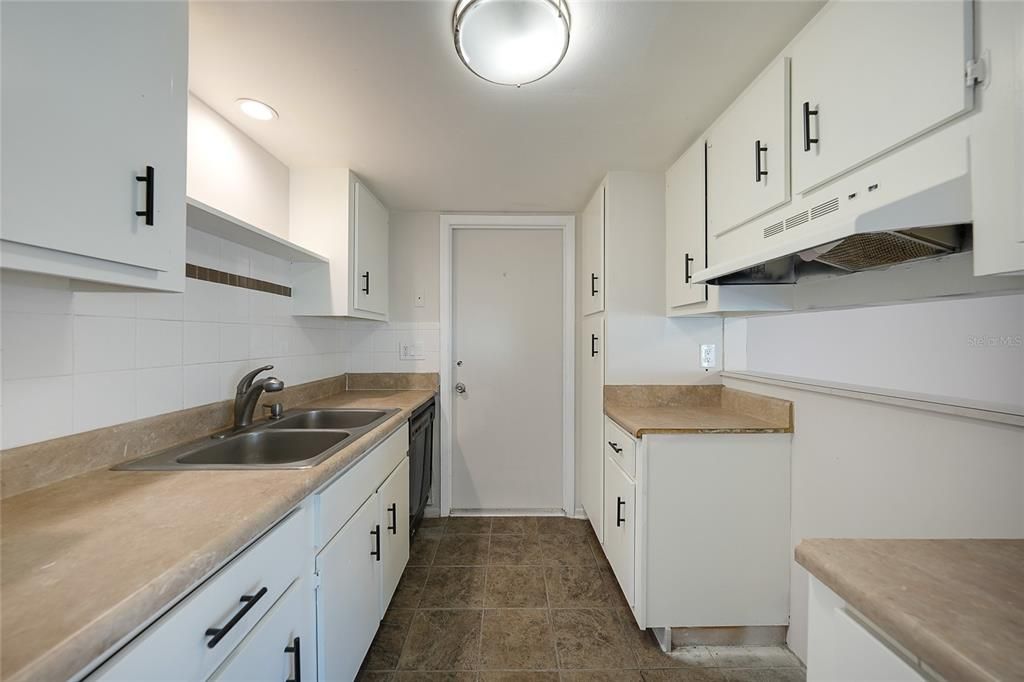 For Sale: $210,000 (3 beds, 2 baths, 1282 Square Feet)