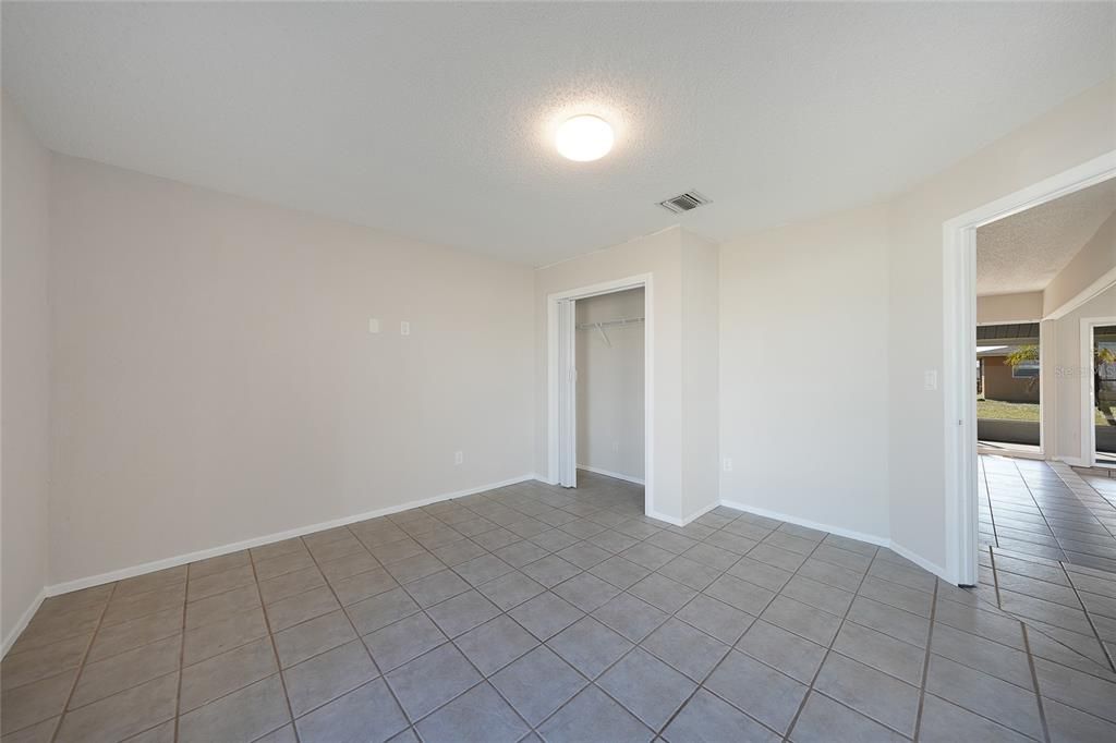 For Sale: $210,000 (3 beds, 2 baths, 1282 Square Feet)