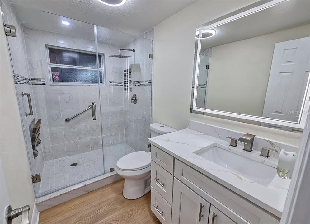 На продажу: $229,900 (2 спален, 1 ванн, 928 Квадратных фут)