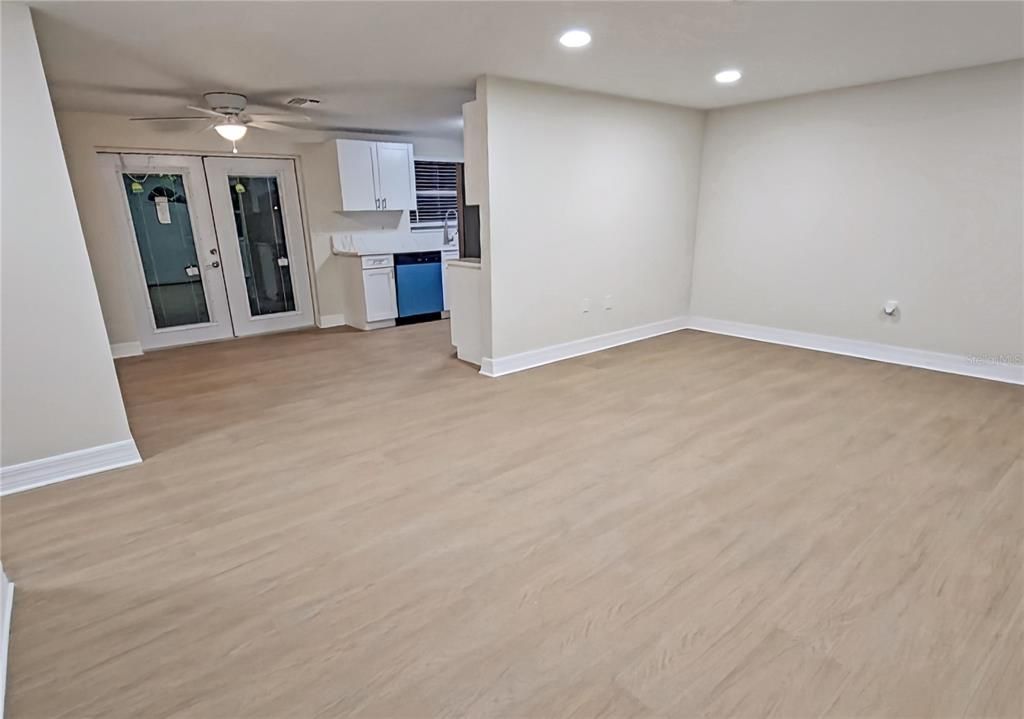 На продажу: $229,900 (2 спален, 1 ванн, 928 Квадратных фут)