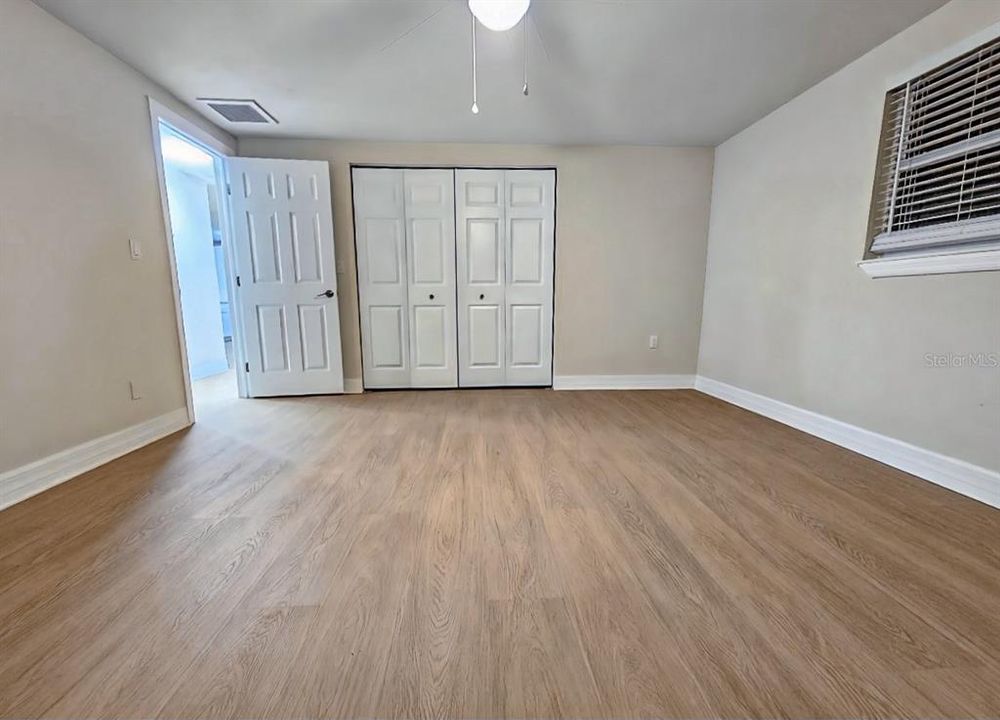 На продажу: $229,900 (2 спален, 1 ванн, 928 Квадратных фут)