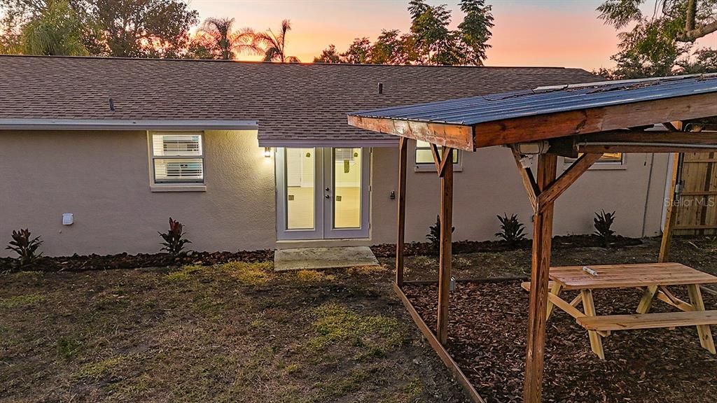 На продажу: $229,900 (2 спален, 1 ванн, 928 Квадратных фут)