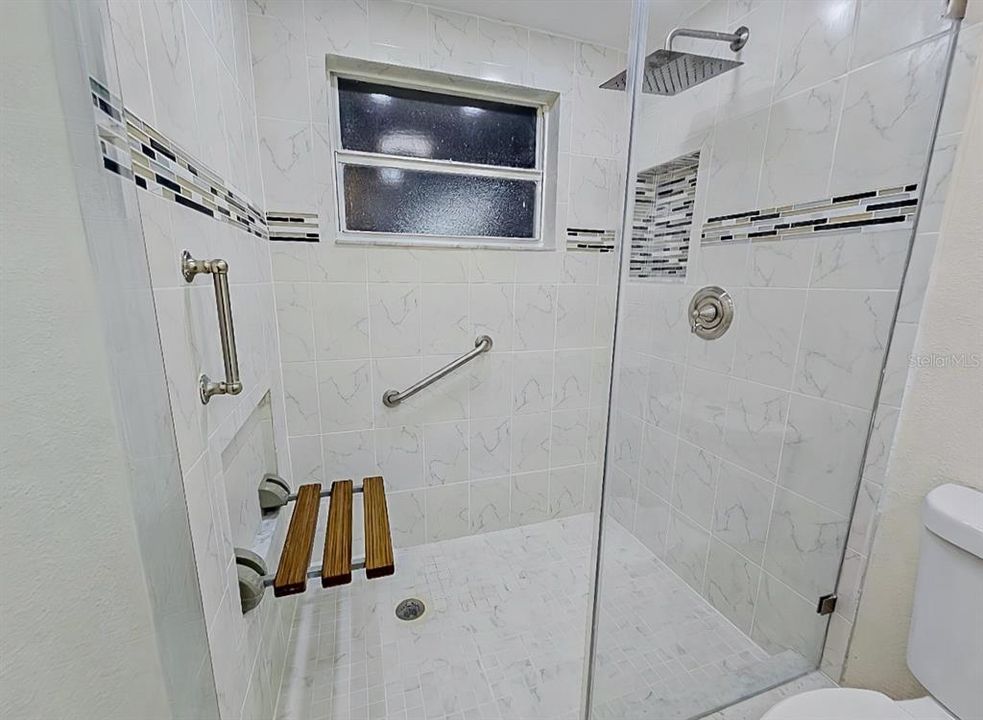 На продажу: $229,900 (2 спален, 1 ванн, 928 Квадратных фут)