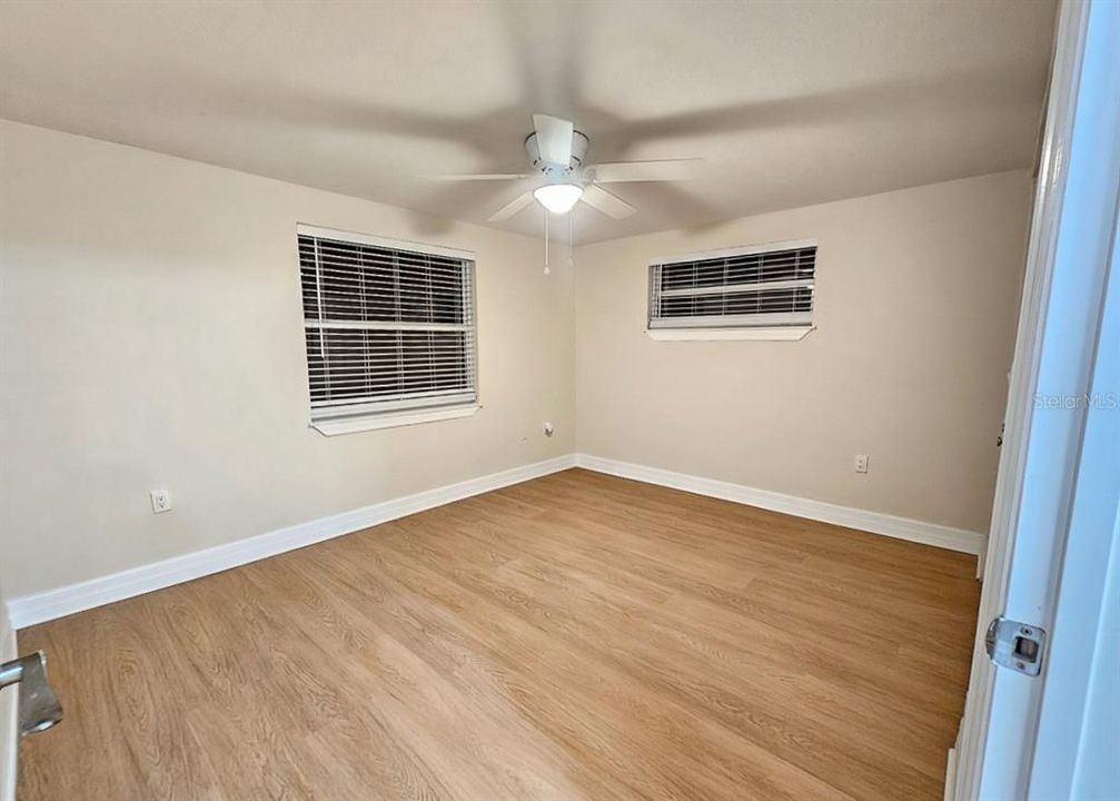 На продажу: $229,900 (2 спален, 1 ванн, 928 Квадратных фут)