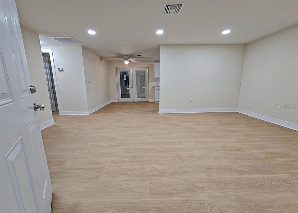 На продажу: $229,900 (2 спален, 1 ванн, 928 Квадратных фут)