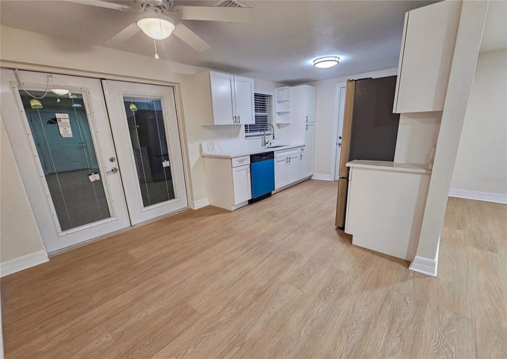 На продажу: $229,900 (2 спален, 1 ванн, 928 Квадратных фут)