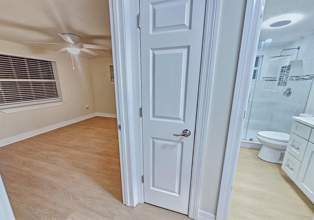 На продажу: $229,900 (2 спален, 1 ванн, 928 Квадратных фут)