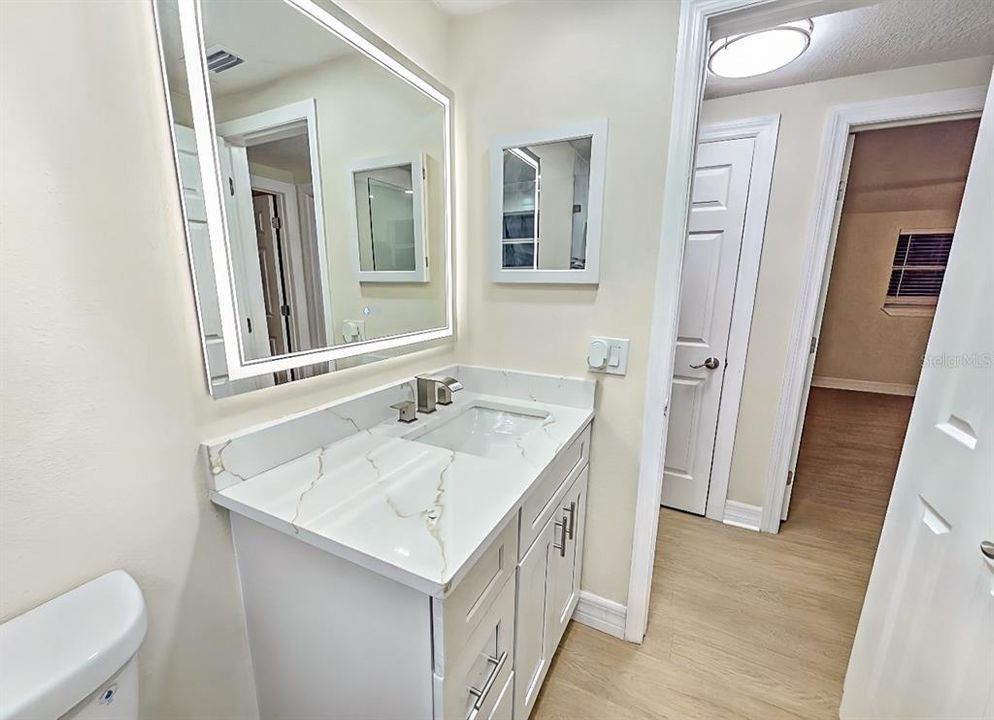 На продажу: $229,900 (2 спален, 1 ванн, 928 Квадратных фут)