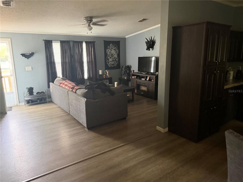 For Sale: $229,000 (4 beds, 2 baths, 1620 Square Feet)