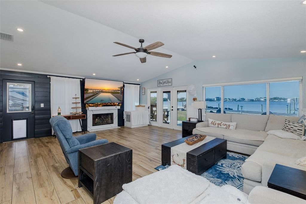 For Sale: $999,000 (3 beds, 3 baths, 3038 Square Feet)