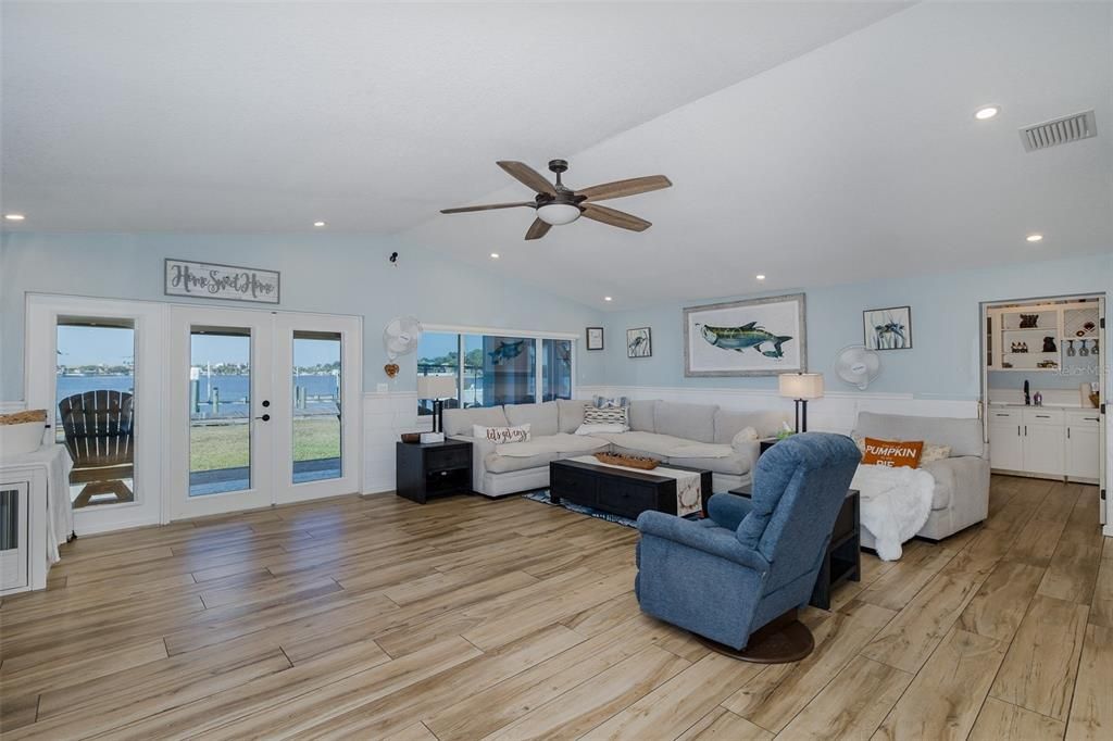 For Sale: $999,000 (3 beds, 3 baths, 3038 Square Feet)