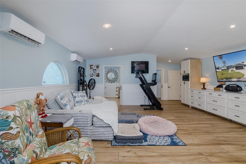 For Sale: $999,000 (3 beds, 3 baths, 3038 Square Feet)