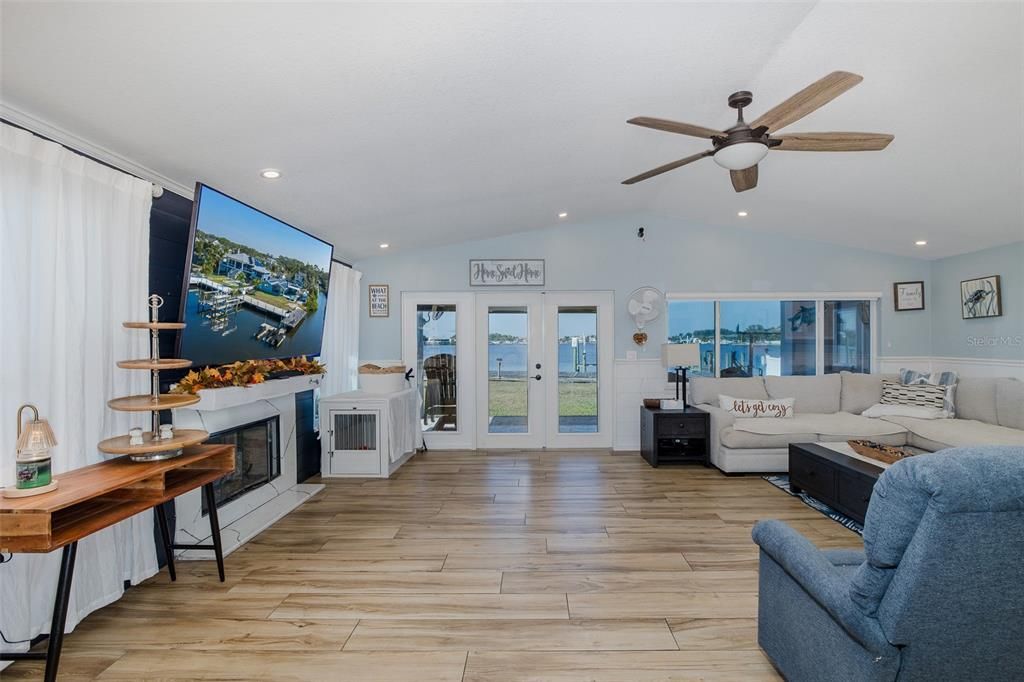 For Sale: $999,000 (3 beds, 3 baths, 3038 Square Feet)