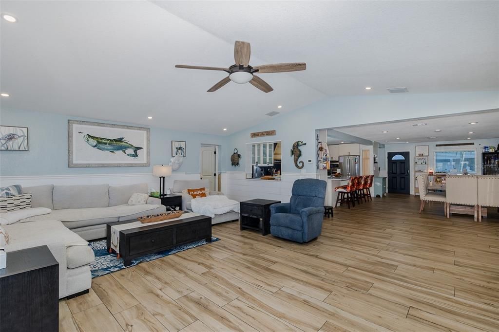 For Sale: $999,000 (3 beds, 3 baths, 3038 Square Feet)