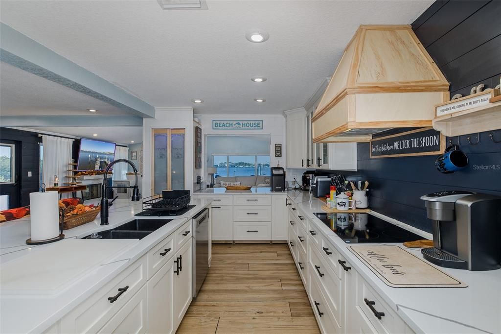 For Sale: $999,000 (3 beds, 3 baths, 3038 Square Feet)