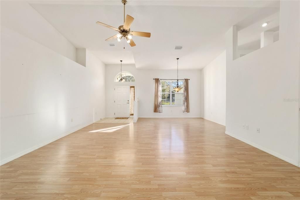 待售: $425,000 (3 贝兹, 2 浴室, 2083 平方英尺)