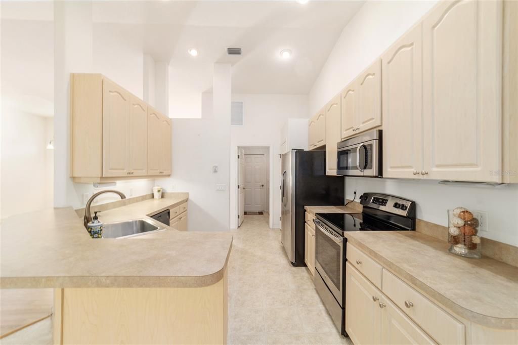 待售: $425,000 (3 贝兹, 2 浴室, 2083 平方英尺)