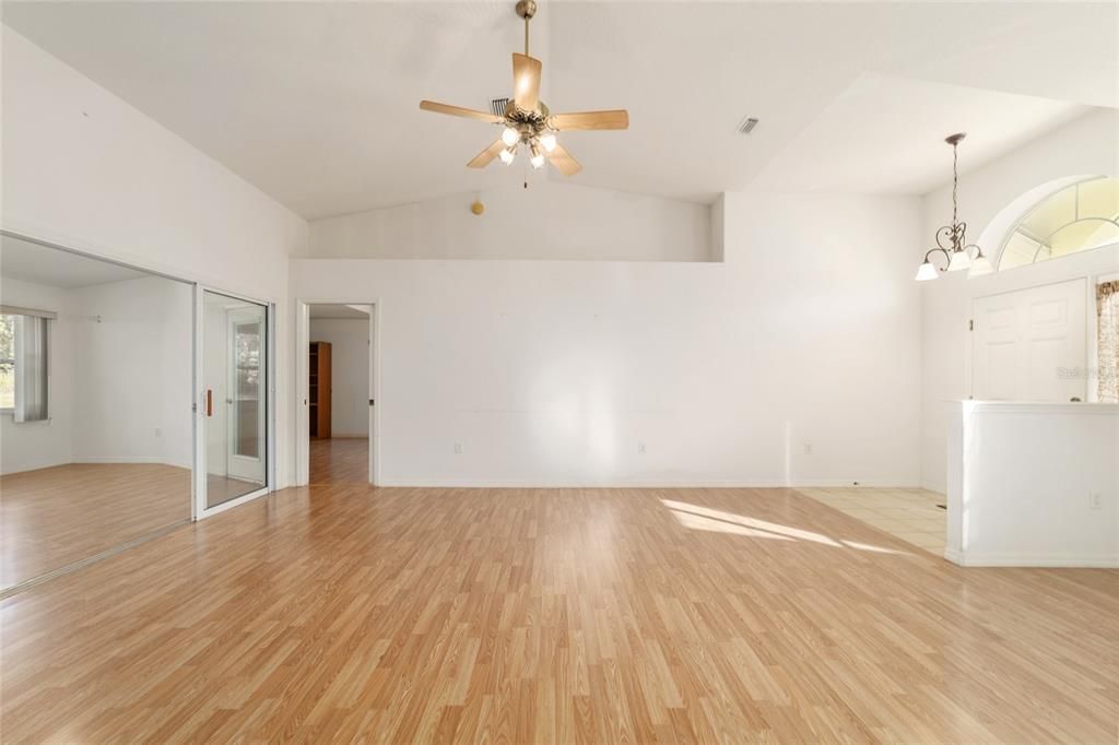 待售: $425,000 (3 贝兹, 2 浴室, 2083 平方英尺)