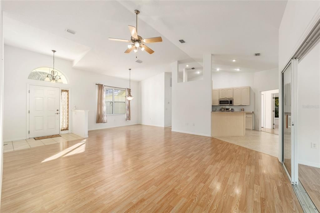 待售: $425,000 (3 贝兹, 2 浴室, 2083 平方英尺)