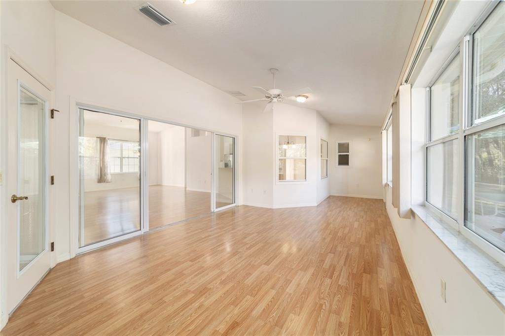 待售: $425,000 (3 贝兹, 2 浴室, 2083 平方英尺)