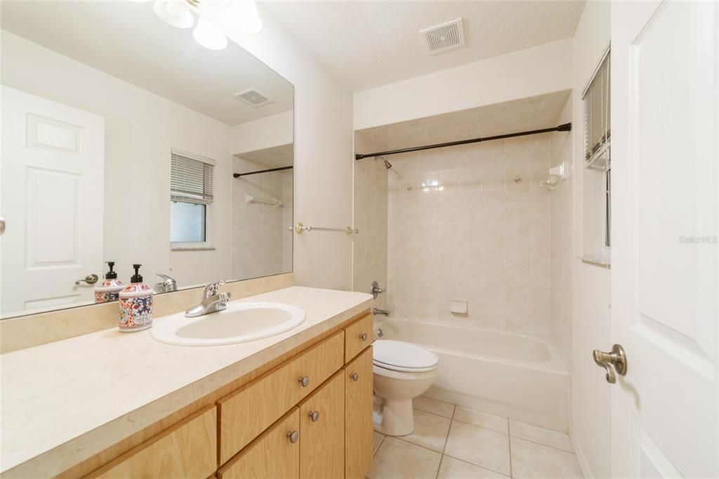 待售: $425,000 (3 贝兹, 2 浴室, 2083 平方英尺)