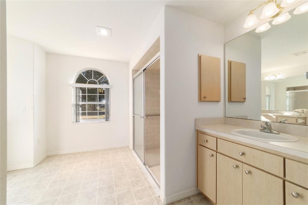 待售: $425,000 (3 贝兹, 2 浴室, 2083 平方英尺)