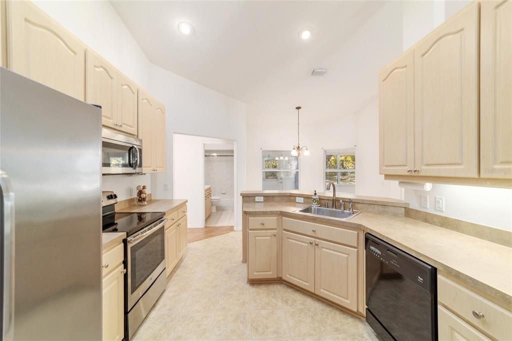 待售: $425,000 (3 贝兹, 2 浴室, 2083 平方英尺)