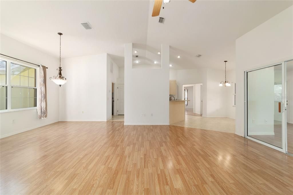 待售: $425,000 (3 贝兹, 2 浴室, 2083 平方英尺)