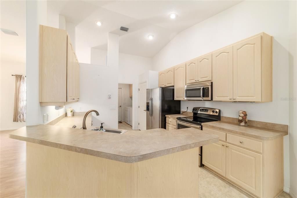 待售: $425,000 (3 贝兹, 2 浴室, 2083 平方英尺)